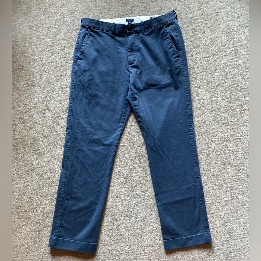 J. Crew men’s Flex straight chinos. W33 L30, NWOT